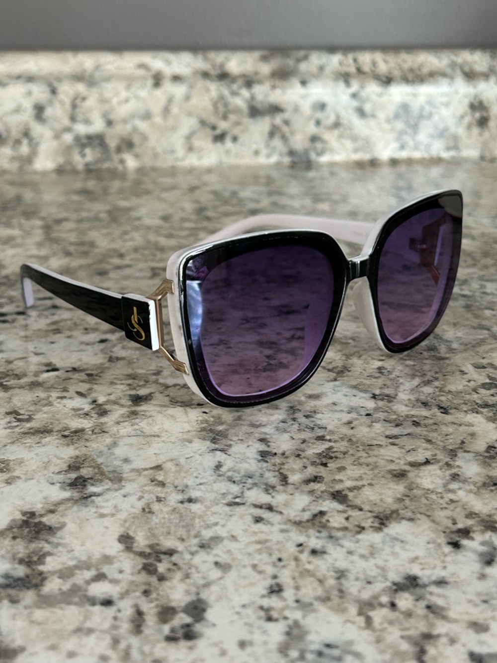 Jessica Simpson Oversized Square Sunglasses White Black Gold JS Logo Purple Tint - Picture 5 of 13